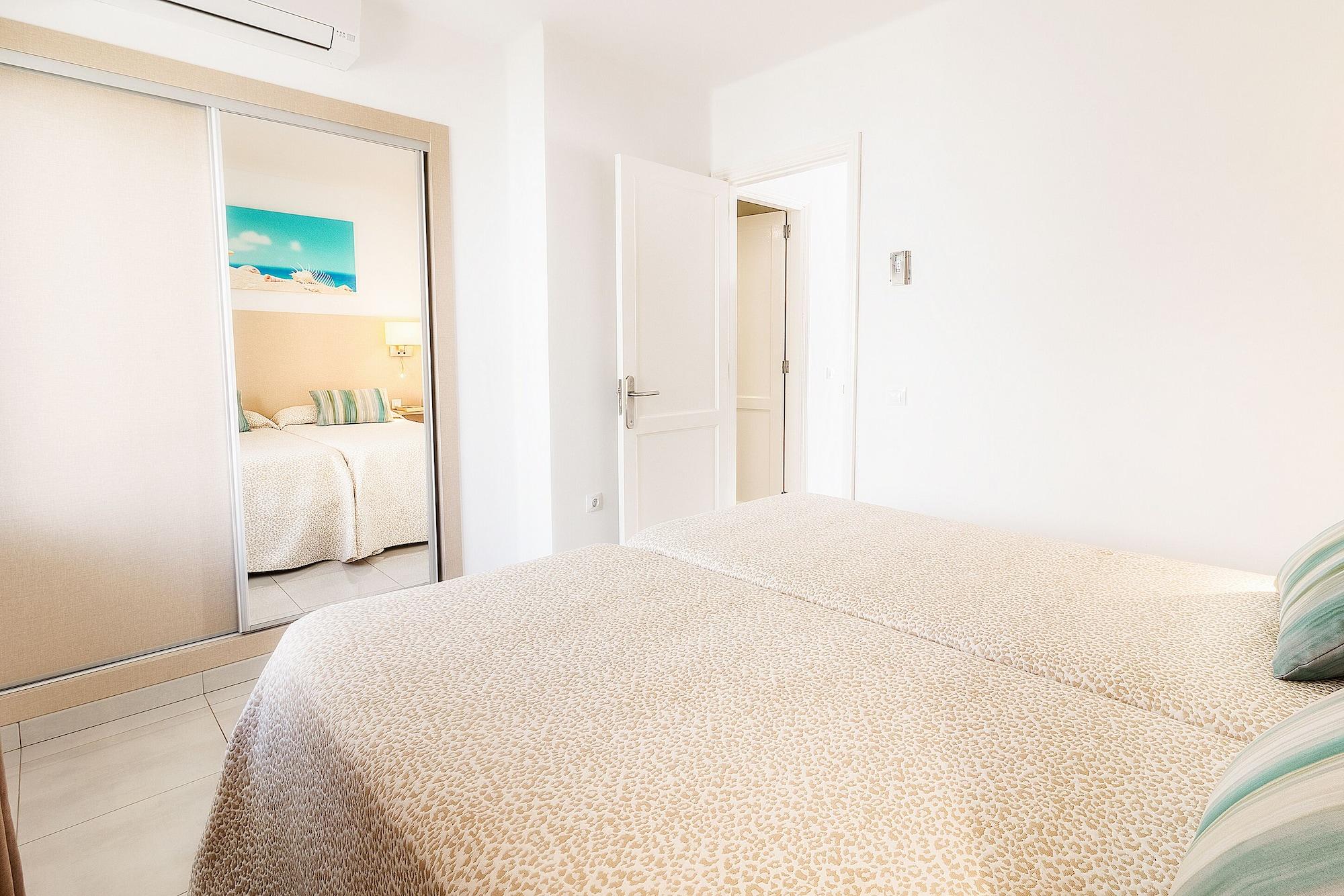 Apartamentos Livvo Oasis Puerto del Carmen  Exterior foto
